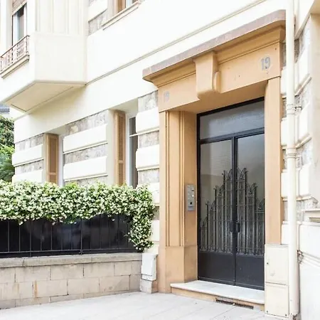 Apartament Avec Terrasse En Plein Coeur De A Deux Pas De La ! *