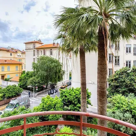 Avec Terrasse En Plein Coeur De A Deux Pas De La ! Appartement *